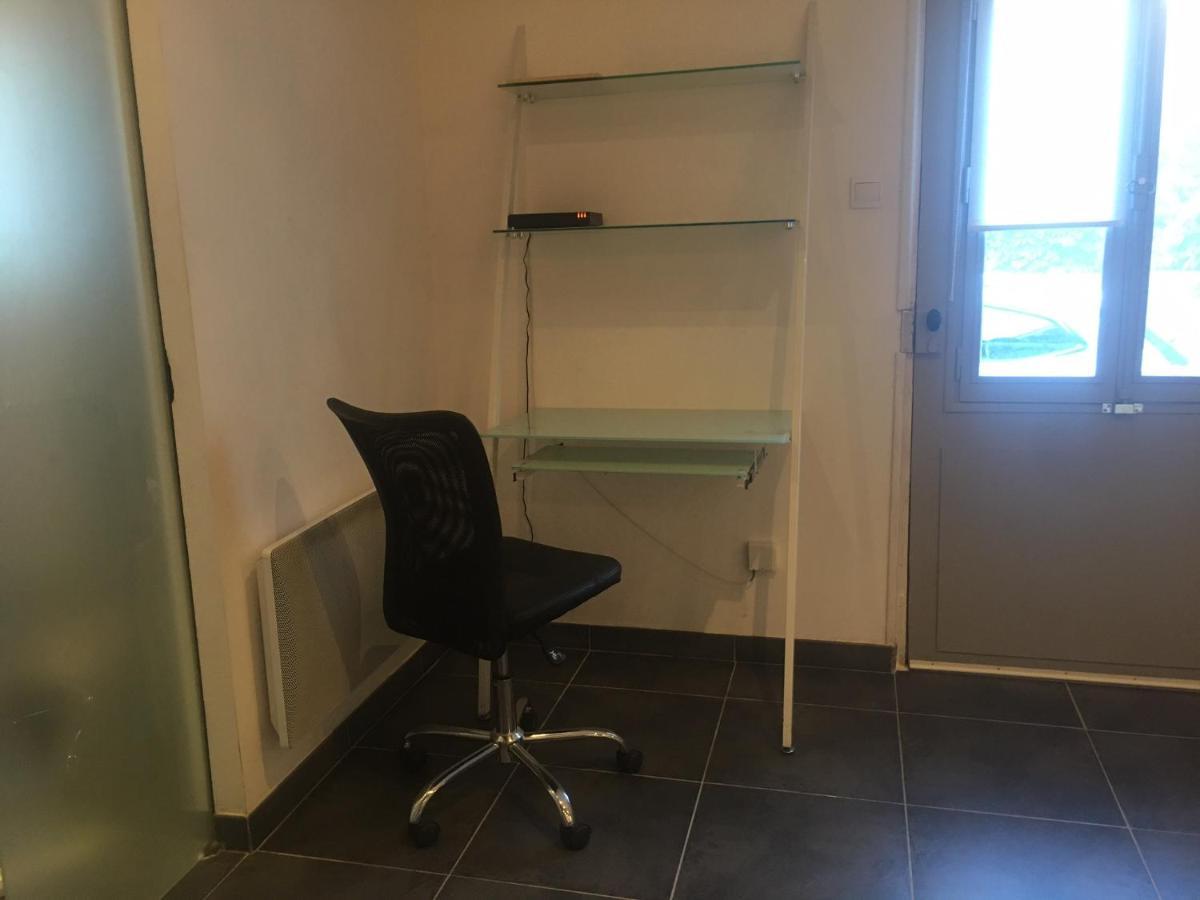 2 Pieces Et Mezzanine Des 2 Nuits Appartement Vedène Buitenkant foto